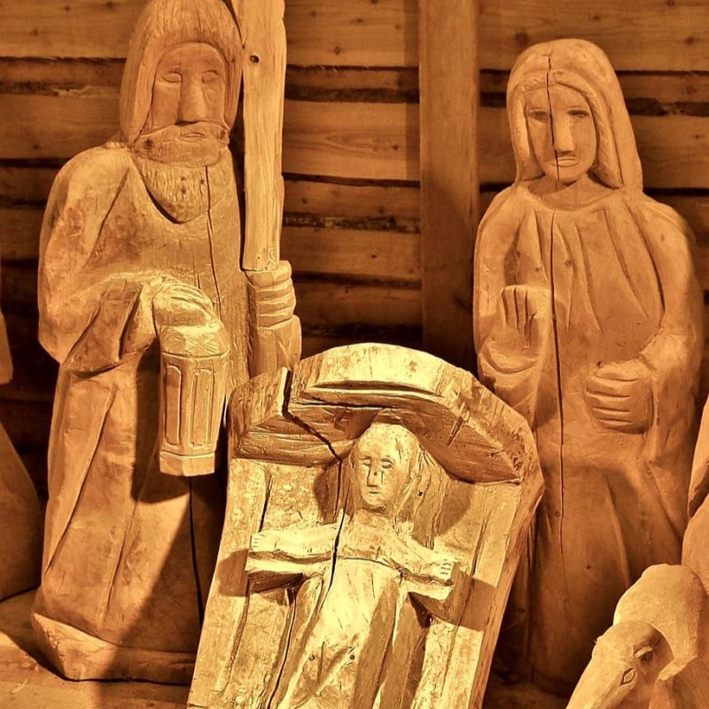 Family-wooden-figure